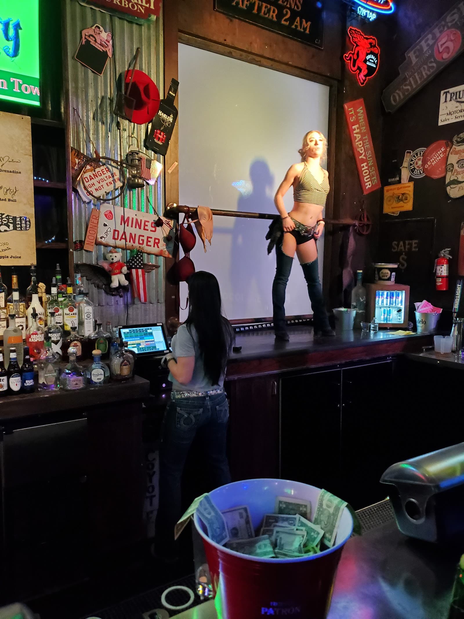 Coyote Ugly - Image 2