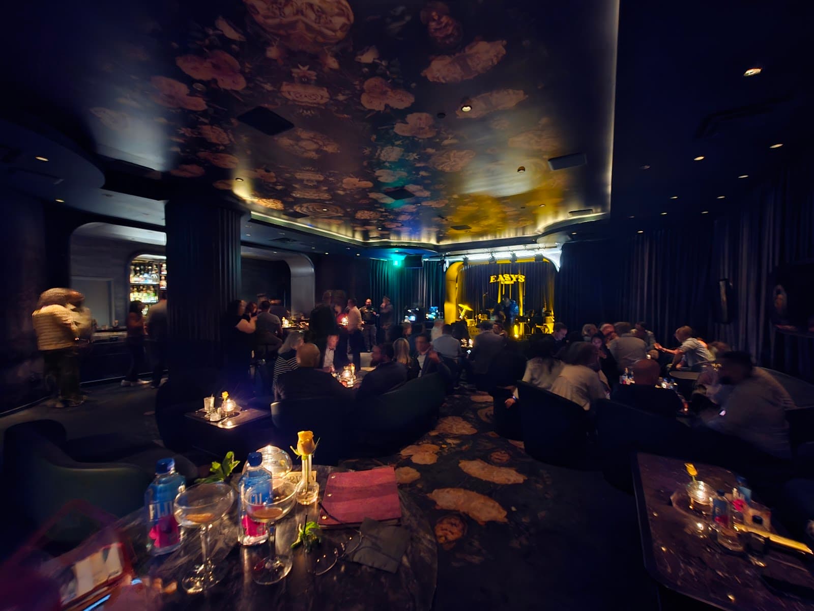 Easy's Cocktail Lounge - Image 2