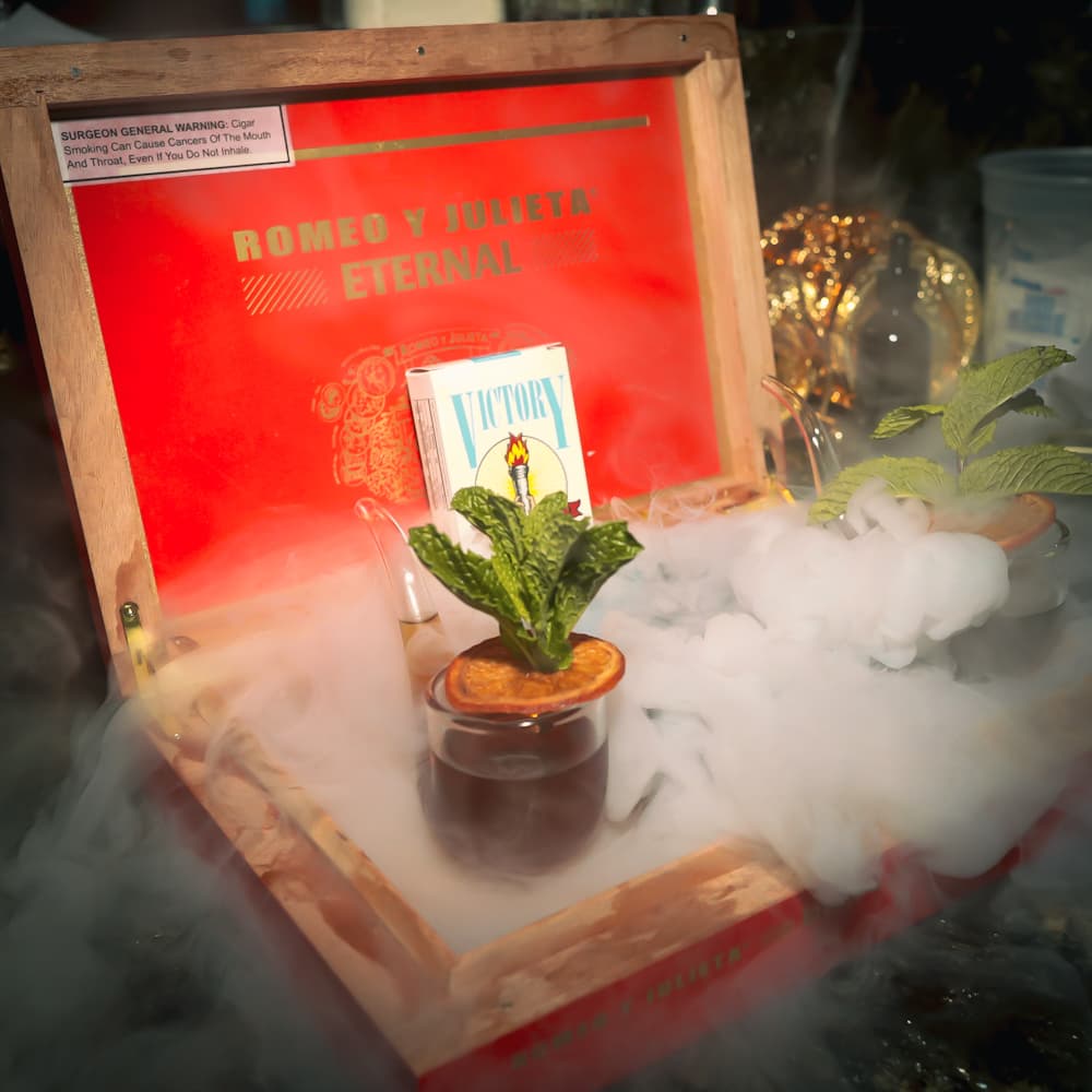 Easy's Cocktail Lounge - Image 3