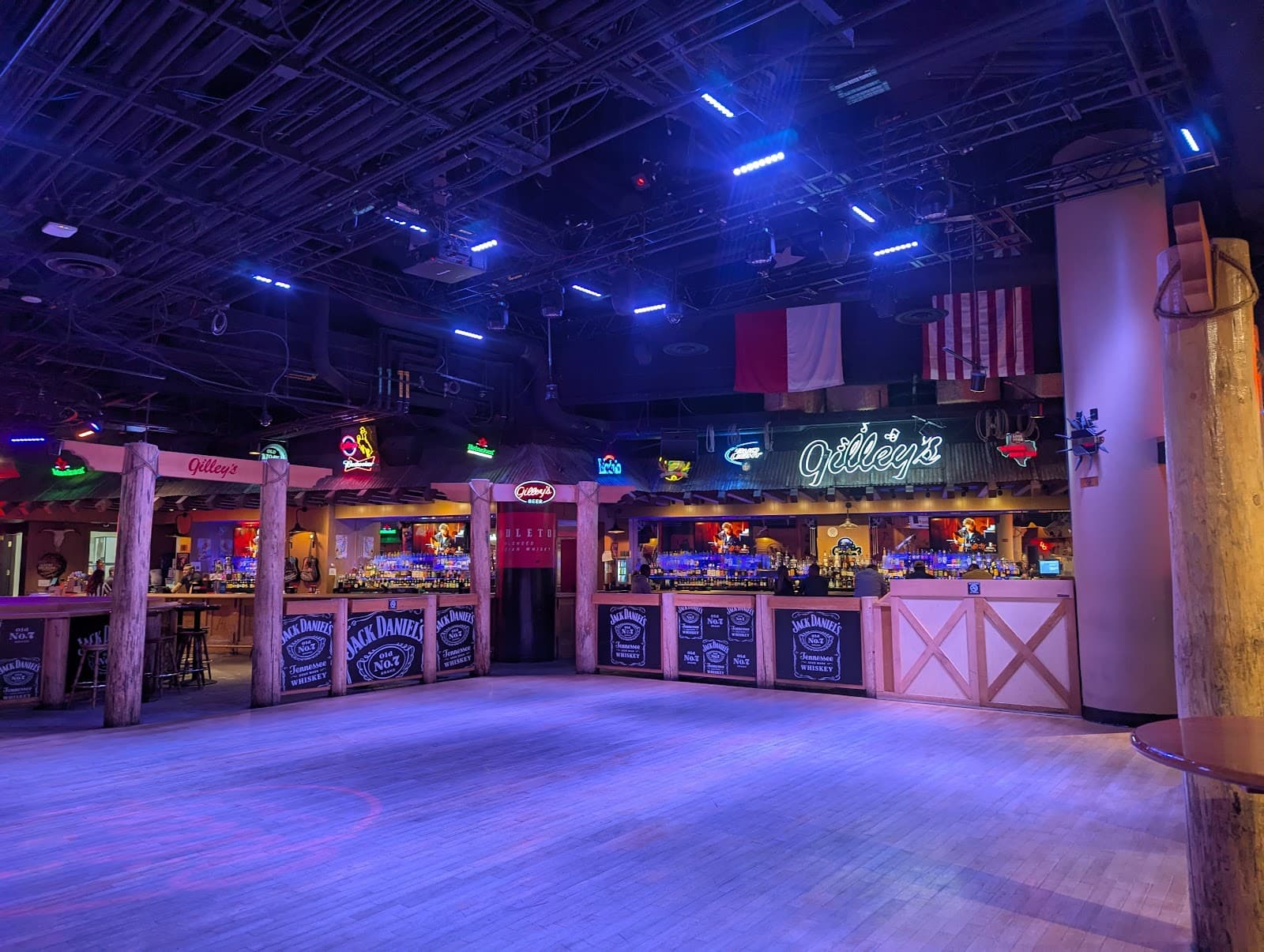 Gilley's Saloon, Dance Hall & BBQ - Image 3