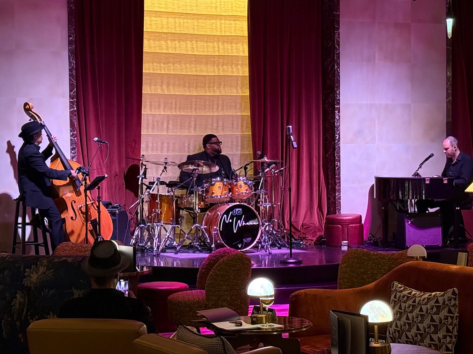 Nowhere Lounge - Image 2