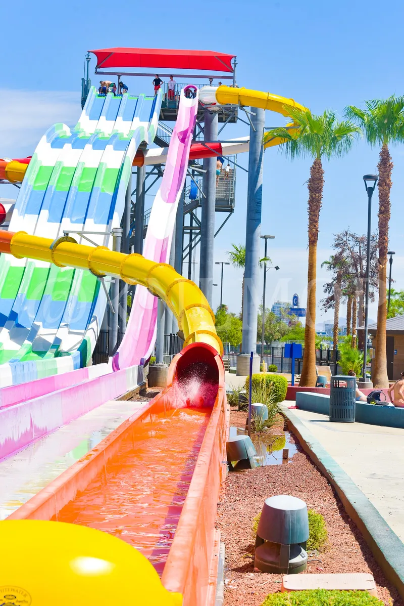 Circus Circus Pool - Image 5