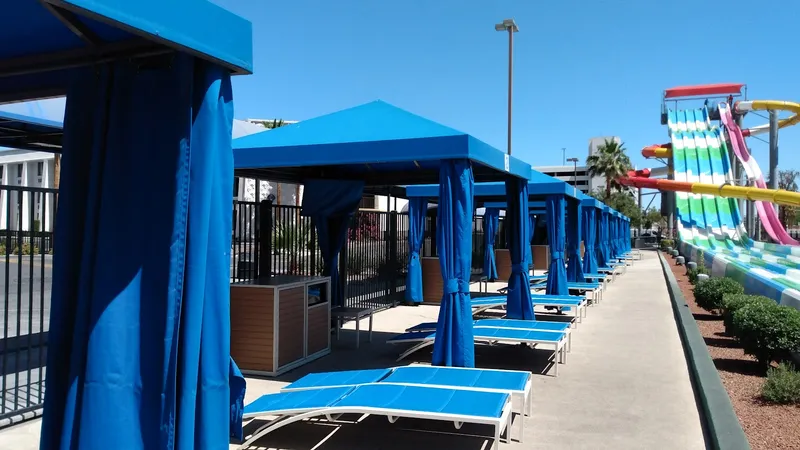 Circus Circus Pool - Image 7