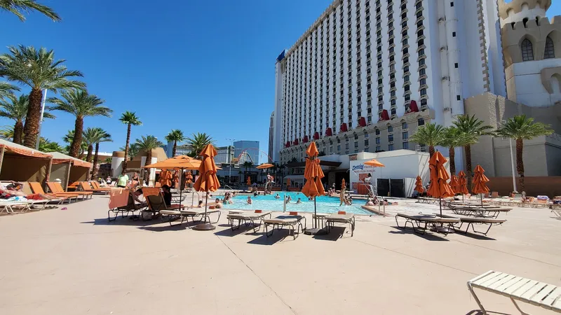 Excalibur Pool - Image 4