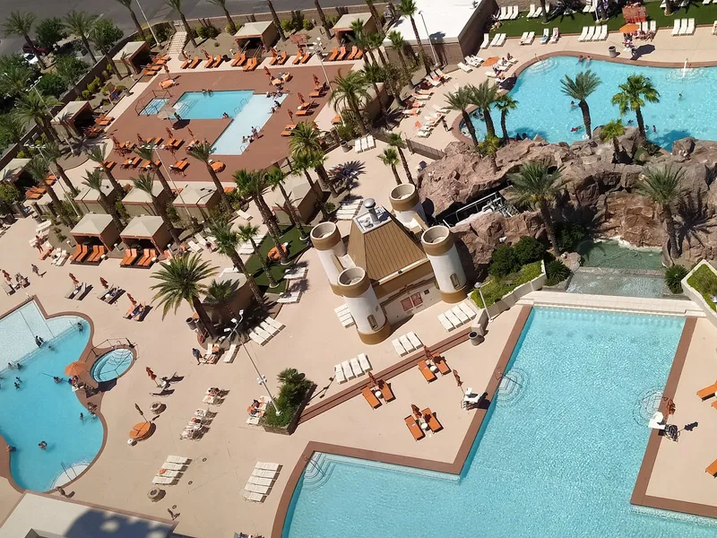 Excalibur Pool - Image 5