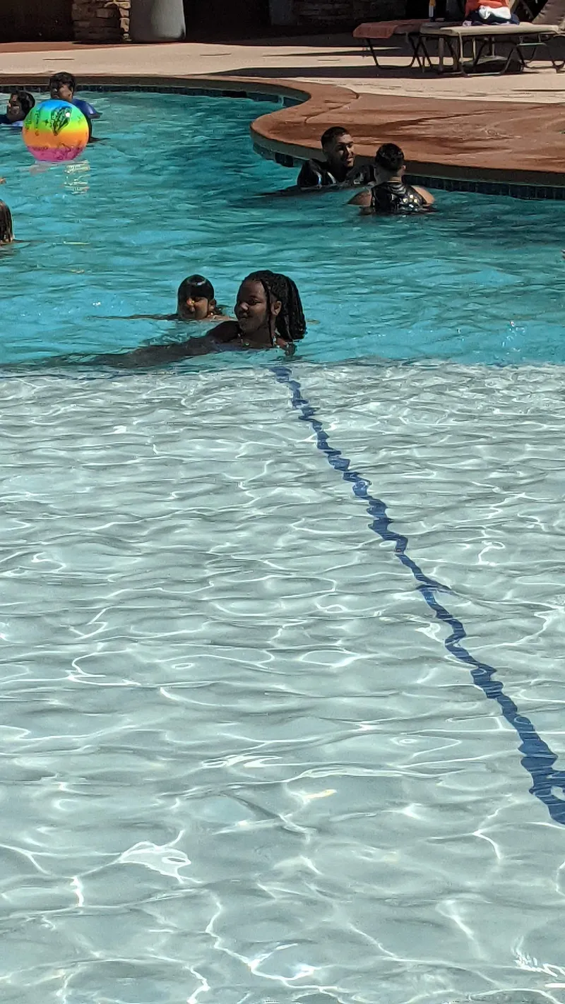 Excalibur Pool - Image 8