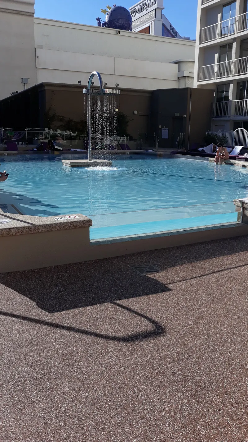 Harrah's Pool - Image 3