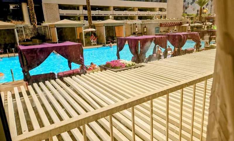 Harrah's Pool - Image 4