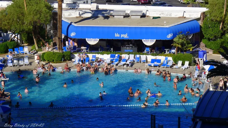 Horseshoe Las Vegas Pool - Image 7
