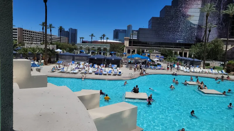 Luxor Pool - Image 7