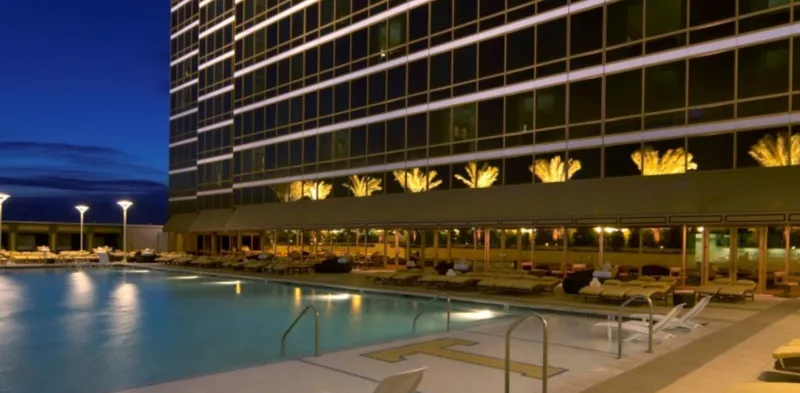 Trump International Hotel Pool - Image 4