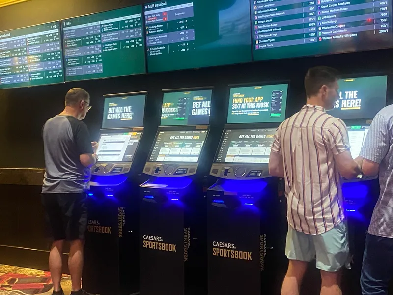 Caesars Sportsbook at Flamingo - Image 3
